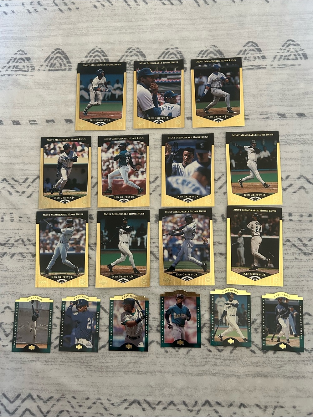 VINTAGE KEN GRIFFEY JR. LOT — 17 CARDS (Upper Deck, 1996-1998)